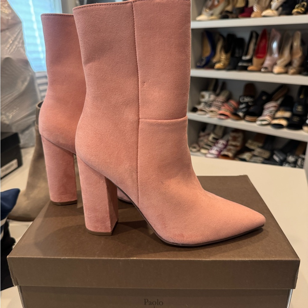 Lulus Pink suede like new high heel booties size 7